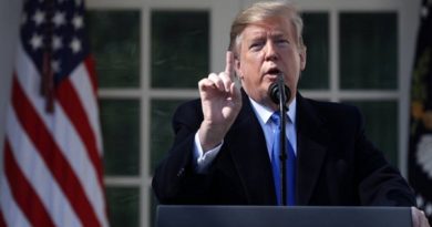 بعد فرض ترامب تعريفة عالمية جديدة.. أوروبا تحذر من انهيار الاتفاقات التجارية مع الولايات المتحدة بعد فرض ترامب تعريفة عالمية جديدة.. أوروبا تحذر من انهيار الاتفاقات التجارية مع الولايات المتحدة