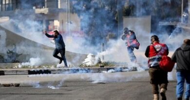 استشهاد شاب فلسطيني برصاص الاحتلال واحتجاز جثمانه غرب بلدة دورا في الخليل  