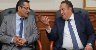 نقيب الصحفيين وأعضاء المجلس يهنئون محمد عبدالغني بفوزه بمنصب نقيب المهندسين.. ويؤكدون أهمية التكامل بين النقابات المهنية نقيب الصحفيين وأعضاء المجلس يهنئون محمد عبدالغني بفوزه بمنصب نقيب المهندسين.. ويؤكدون أهمية التكامل بين النقابات المهنية